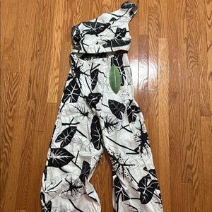 FARM RIO Elegant Monochrome Leaf Print Jumpsuit